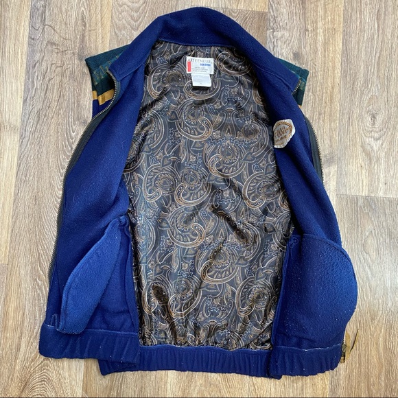 BANFF National Park Fleece Vest - Picture 2 of 5